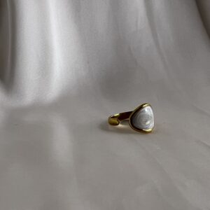 Oval Shell Stone Ring