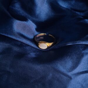 Round Shell Stone Ring
