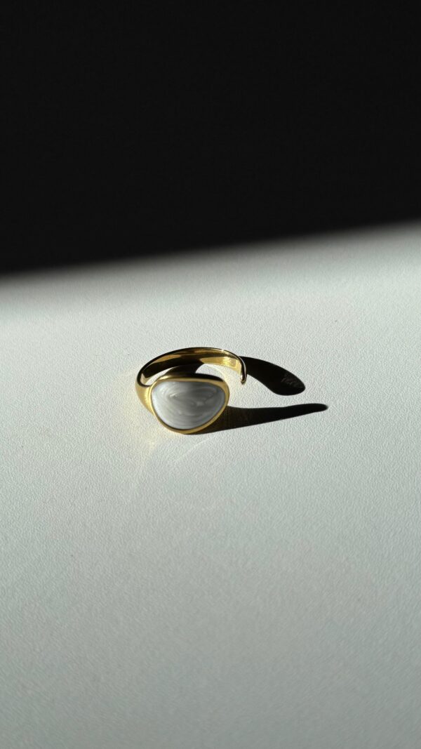 Oval Shell Stone Ring - Image 4
