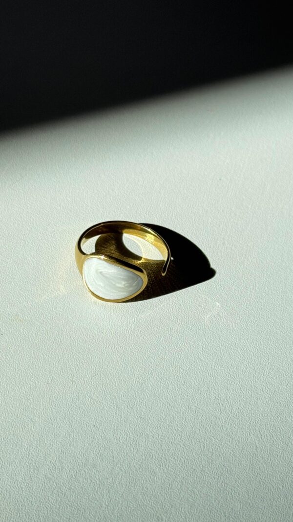 Oval Shell Stone Ring - Image 3